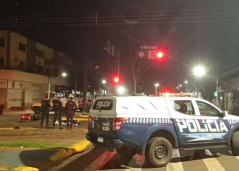 Acidente violento entre moto e caminhão termina em morte na madrugada Acidente violento entre moto e caminhão termina em morte na madrugada