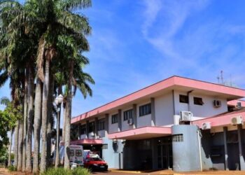 Adolescente é esfaqueado nas costas e tórax e fica em estado grave Adolescente é esfaqueado nas costas e tórax e fica em estado grave