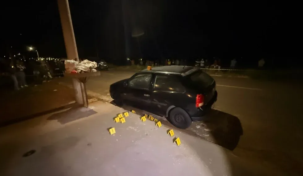 Homem é atraído para armadilha e executado a tiros dentro de carro