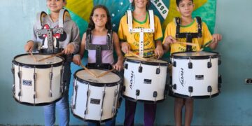 Vídeo: Com emoção e muito ritmo, banda da ACA estreia levando 35 crianças para representar Campo Grande