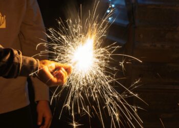 Festas juninas aumentam risco de queimaduras; saiba como agir corretamente Festas juninas aumentam risco de queimaduras; saiba como agir corretamente