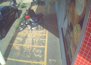Moto é levada em segundos em frente a unidade de saúde na Capital Moto é levada em segundos em frente a unidade de saúde na Capital