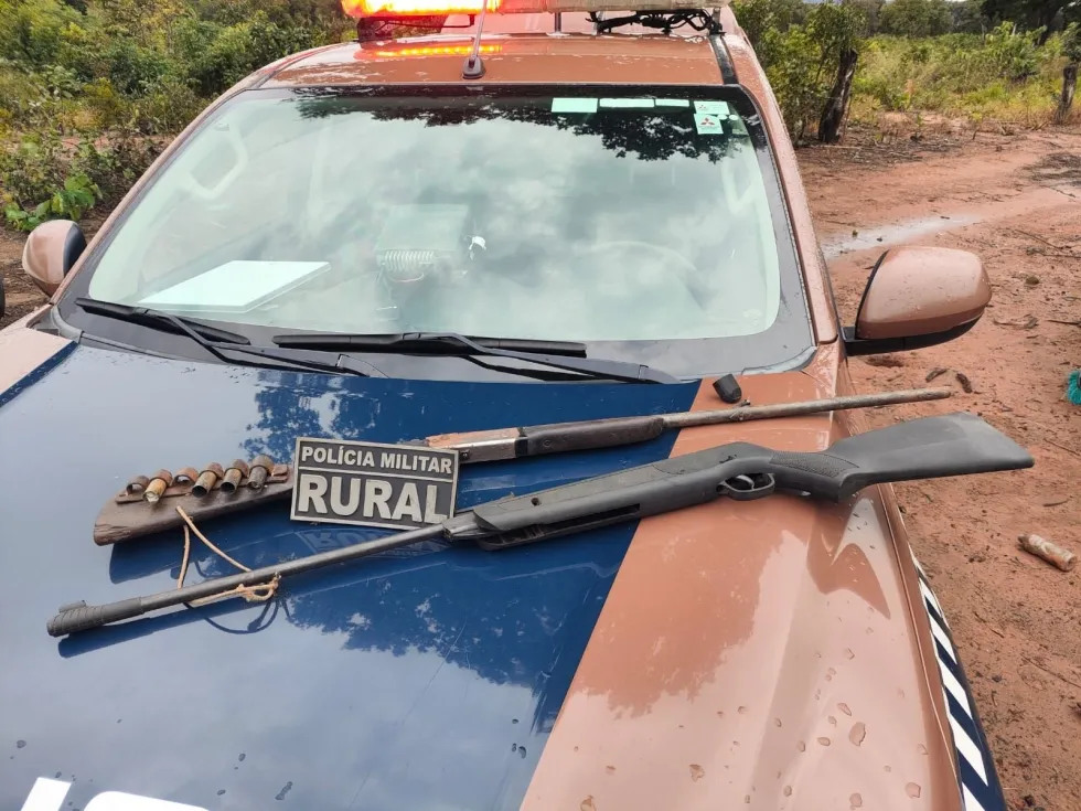Homem é preso após ameaçar trabalhadores e manter armas em área rural de Ribas