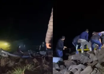 Motorista embriagado provoca acidente e homem morre após caminhonete cair no rio Paraná Motorista embriagado provoca acidente e homem morre após caminhonete cair no rio Paraná