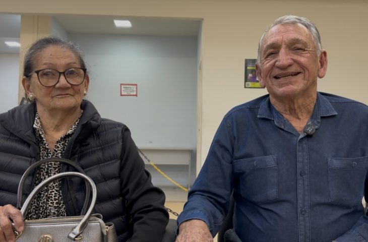 Amor e cidadania: casal de idosos agenda novo RG para retirar no Dia dos Namorados