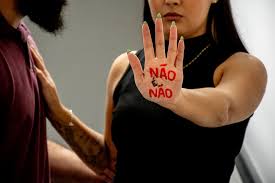 Jovem denuncia abuso em festa universitária e homem é preso em flagrante