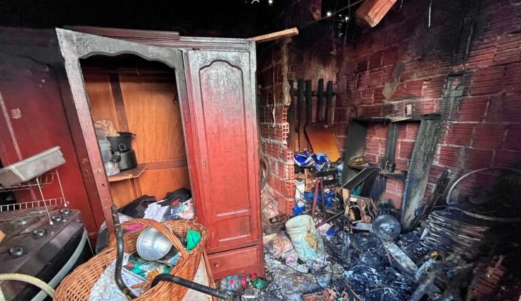 Incêndio destrói casa de família e mobiliza campanha por doações em Dourados
