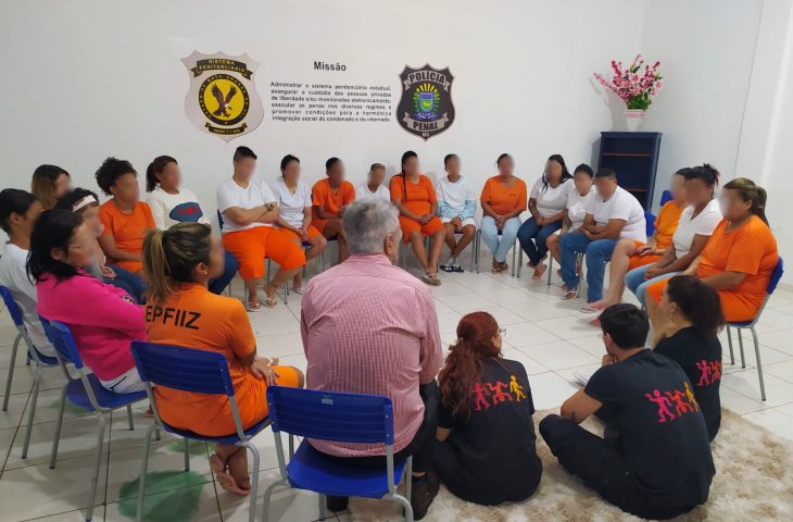 Ação com psicodrama leva escuta e reflexão a mulheres privadas de liberdade em Campo Grande