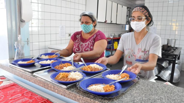 Prefeitura convoca merendeiros e auxiliares temporários