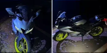 Motociclista fica ferido após bater em carro estacionado