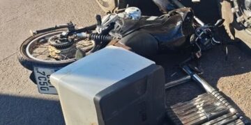 Ultrapassagem termina em grave acidente e deixa motociclista ferido na Capital