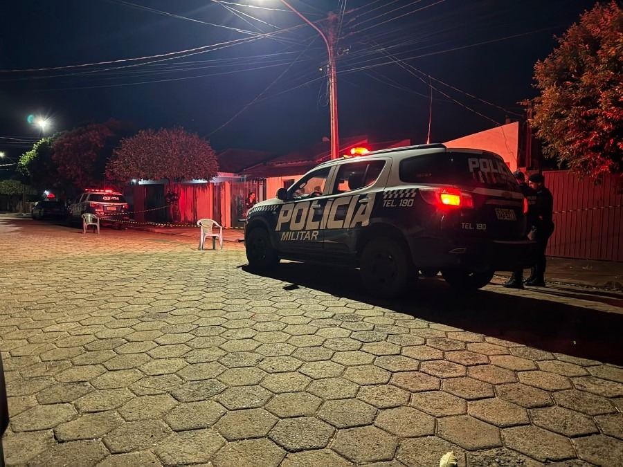 Jovem é executado a tiros dentro de casa