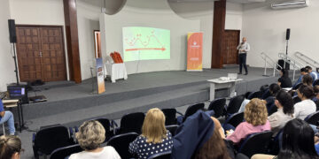Servidores participam de palestra sobre educação financeira
