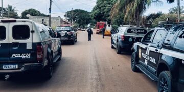Dois são presos e polícia apreende drogas e arma de uso restrito em operação