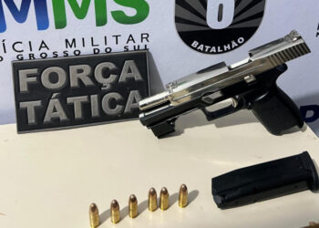 Pistola municiada é apreendida em abordagem