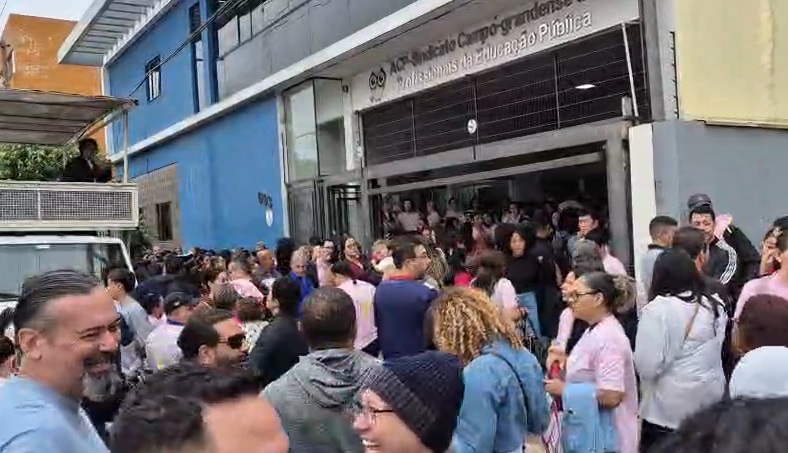 Paralisação de professores fecha escolas da rede municipal em Campo Grande
