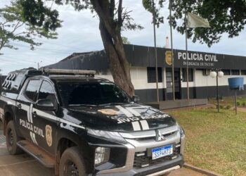 Homem é preso em flagrante após agredir companheira e ferir outro homem
