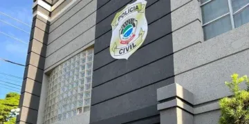 Filha é levada à delegacia após agredir mãe e padrasto