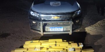 Denúncia leva polícia a imóvel rural, suspeito tenta fugir e é preso com quase 100 kg de