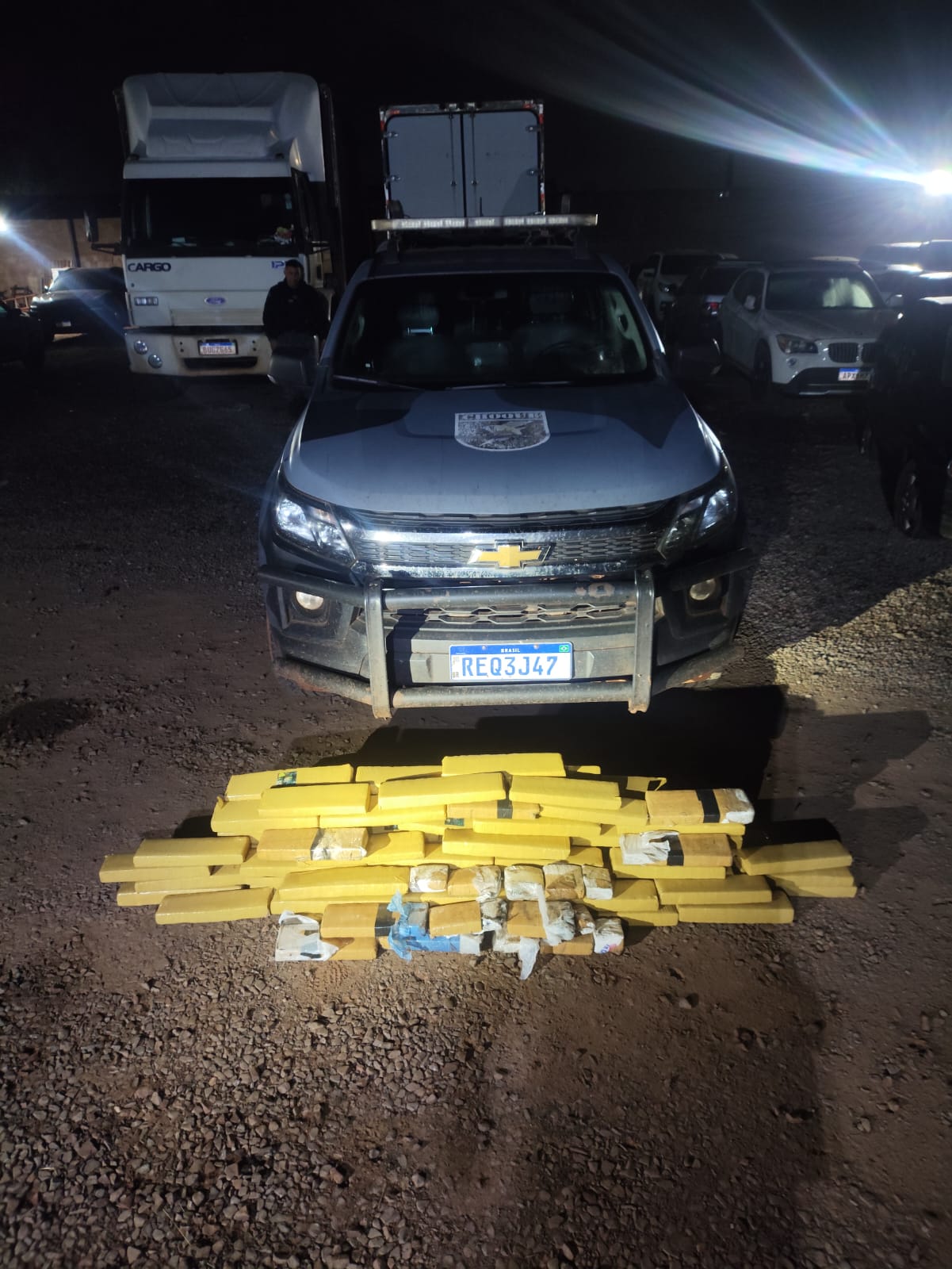 Denúncia leva polícia a imóvel rural, suspeito tenta fugir e é preso com quase 100 kg de