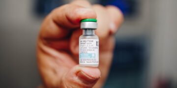 Sesau reforça segurança da vacina da dengue e alerta para riscos de “fake news”