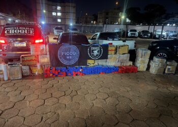 Mais de uma tonelada de drogas é apreendida e casal acaba preso em Campo Grande Mais de uma tonelada de drogas é apreendida e casal acaba preso em Campo Grande