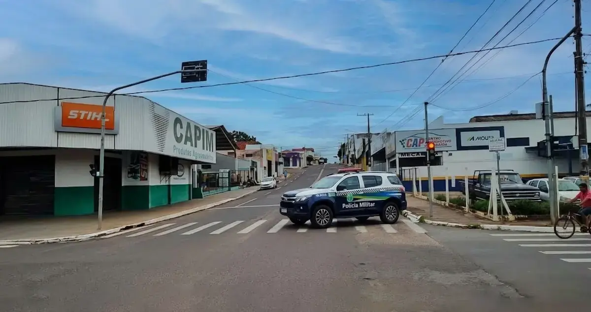 Motociclista tenta escapar da PM, perde controle da moto e acaba detido após perseguição
