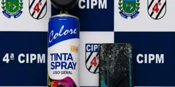 Suspeito de pichar símbolos de facção foge da PM e acaba preso