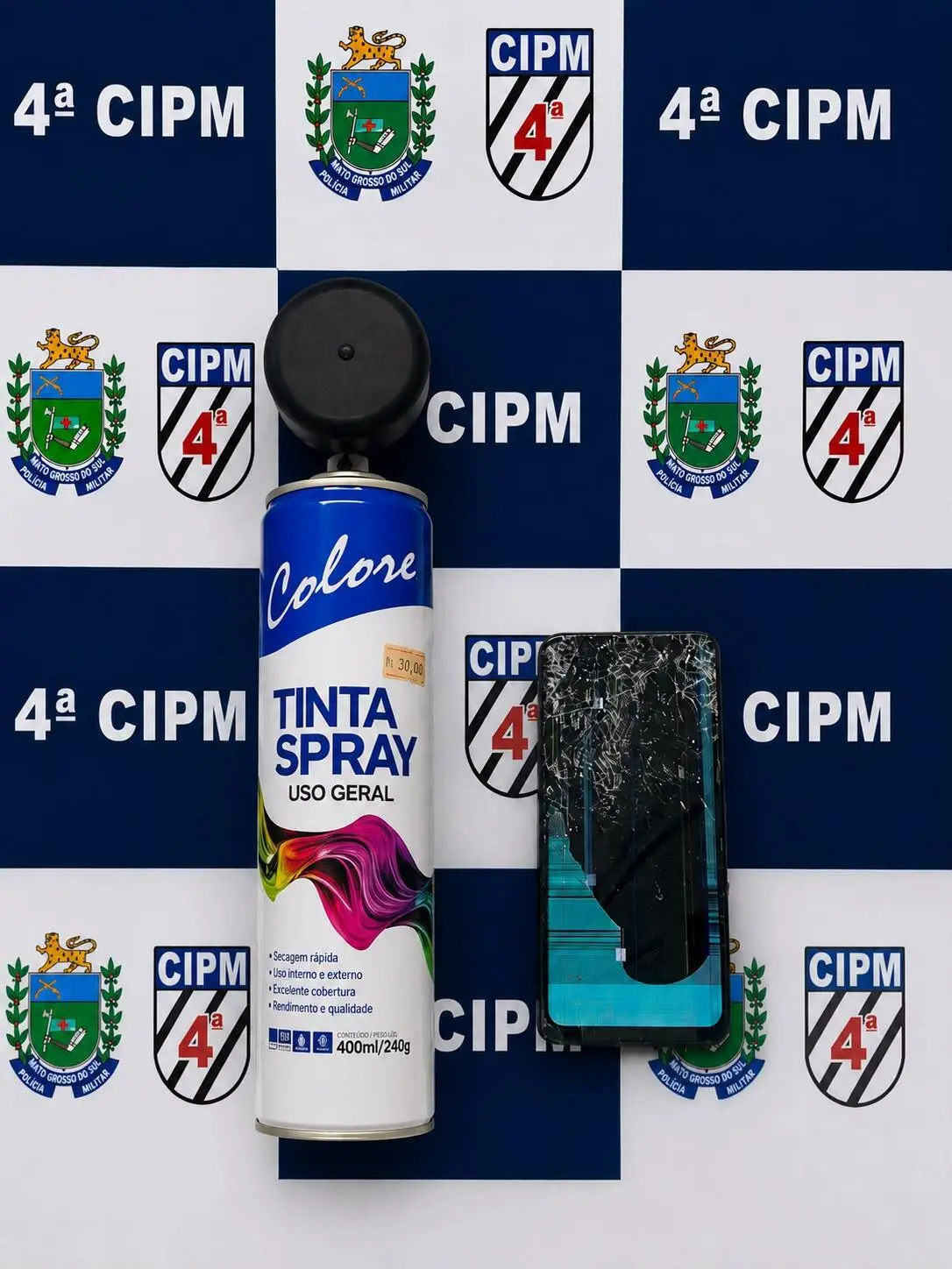 Suspeito de pichar símbolos de facção foge da PM e acaba preso