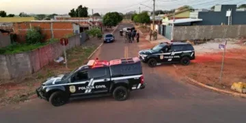 Operação contra suspeitos de homicídios termina em confronto e duas mortes