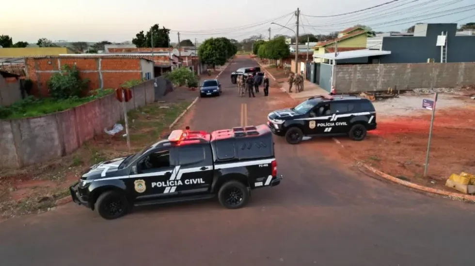 Operação contra suspeitos de homicídios termina em confronto e duas mortes
