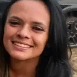 Mulher achada morta na fronteira é identificada