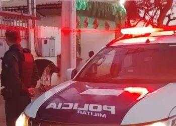 Jovem é agredida pelo companheiro após pedir ajuda com bebê Jovem é agredida pelo companheiro após pedir ajuda com bebê
