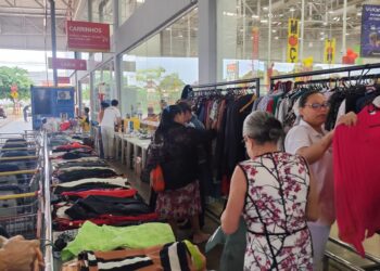 Bazar solidário reúne 17 entidades e vende produtos com renda destinada a projetos sociais Bazar solidário reúne 17 entidades e vende produtos com renda destinada a projetos sociais