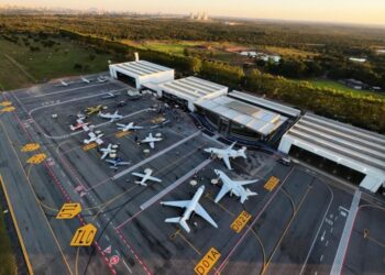 Avião de grupo empresarial retorna ao Brasil e empresa diz colaborar com investigações