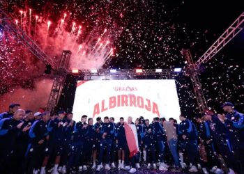 “Que essa chama nunca se apague”: seleção é recebida com festa após campanha histórica do Paraguai