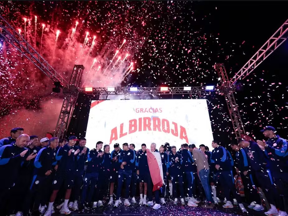 “Que essa chama nunca se apague”: seleção é recebida com festa após campanha histórica do Paraguai