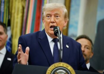 Trump pressiona Fifa, ataca árbitro brasileiro e expõe risco de interferência política no futebol