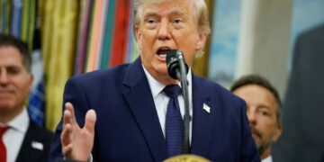 Trump pressiona Fifa, ataca árbitro brasileiro e expõe risco de interferência política no futebol