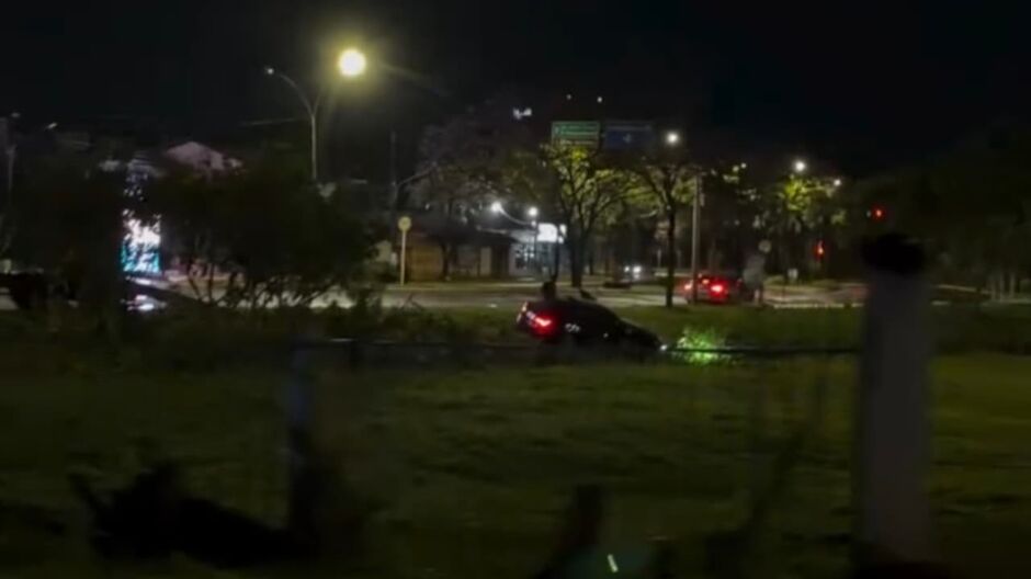 Vídeo: Motorista perde controle de BMW e “visita” capis do Parque das Nações