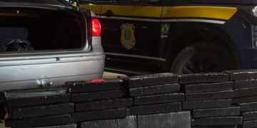 PRF recupera caminhonete furtada e apreende quase 150 kg de maconha na BR-262