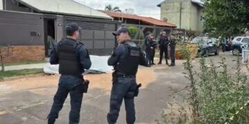 Jovem é morto a tiros enquanto aguardava eletricista em casa durante reforma