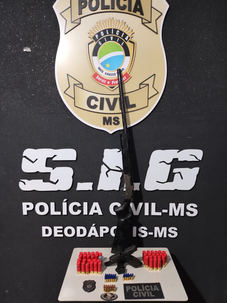 Dupla é presa por comércio ilegal de armas de uso restrito