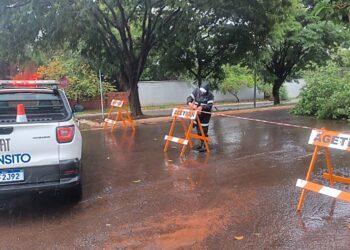 Equipes monitoram a cidade e atuam durante temporal na Capital