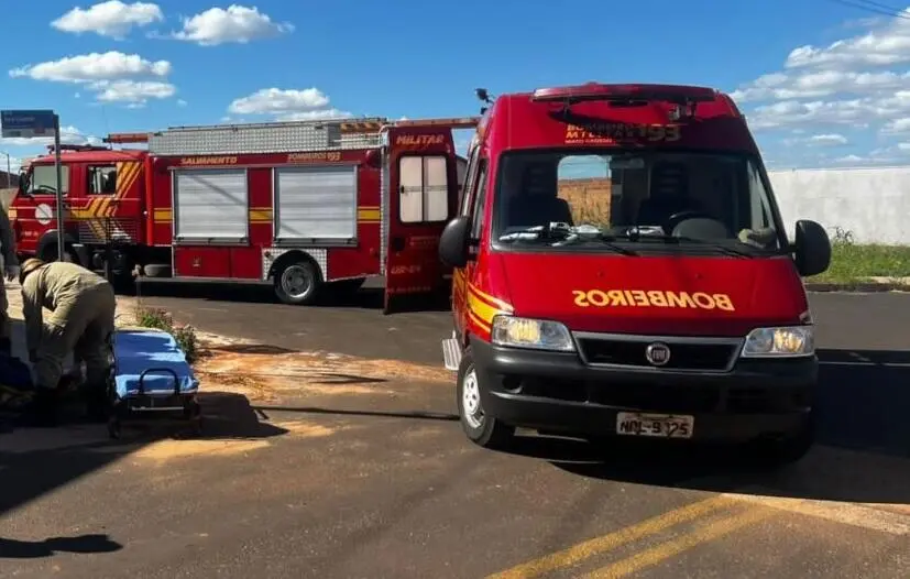 Ciclista sofre traumatismo craniano após acidente e é transferido para a Capital