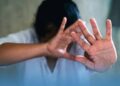 Jovem é preso após agredir a própria mãe com tijolada e golpes de facão
