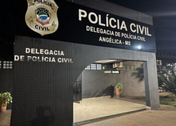 Idoso é levado à delegacia mostrar órgão genital para mulher e criança de 3 anos