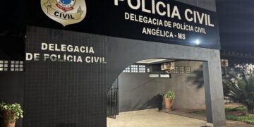 Idoso é levado à delegacia mostrar órgão genital para mulher e criança de 3 anos