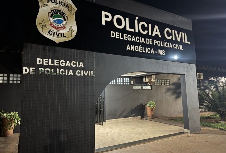 Idoso é levado à delegacia mostrar órgão genital para mulher e criança de 3 anos