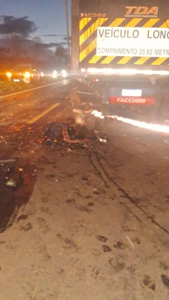 Empresária morre após bater carro em carreta na MS-475
